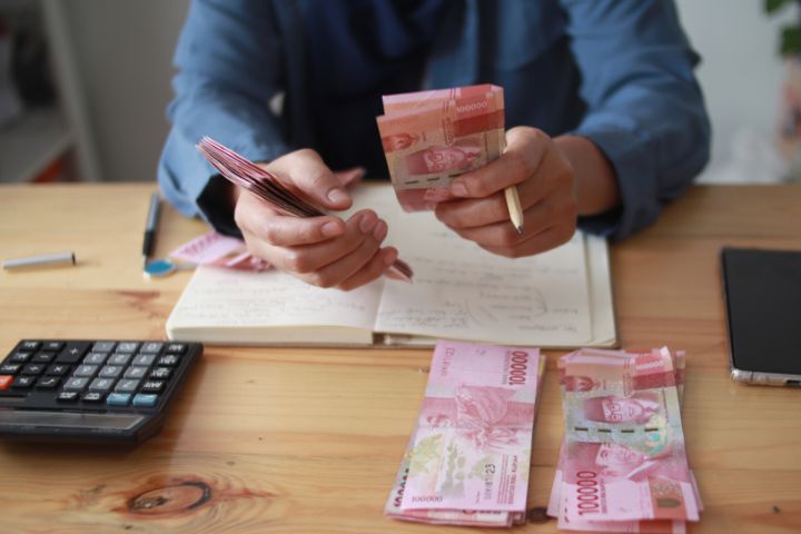 Cara Mengatur Keuangan untuk Karyawan Baru agar Tidak Boncos di Akhir Bulan