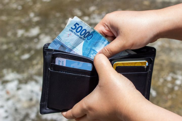 Cara Mulai Menabung Gaji UMR untuk Dana Darurat